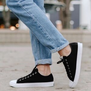 NOTHING NEW CLASSIC LOW TOP SNEAKERS BLACK WHITE SZ 9